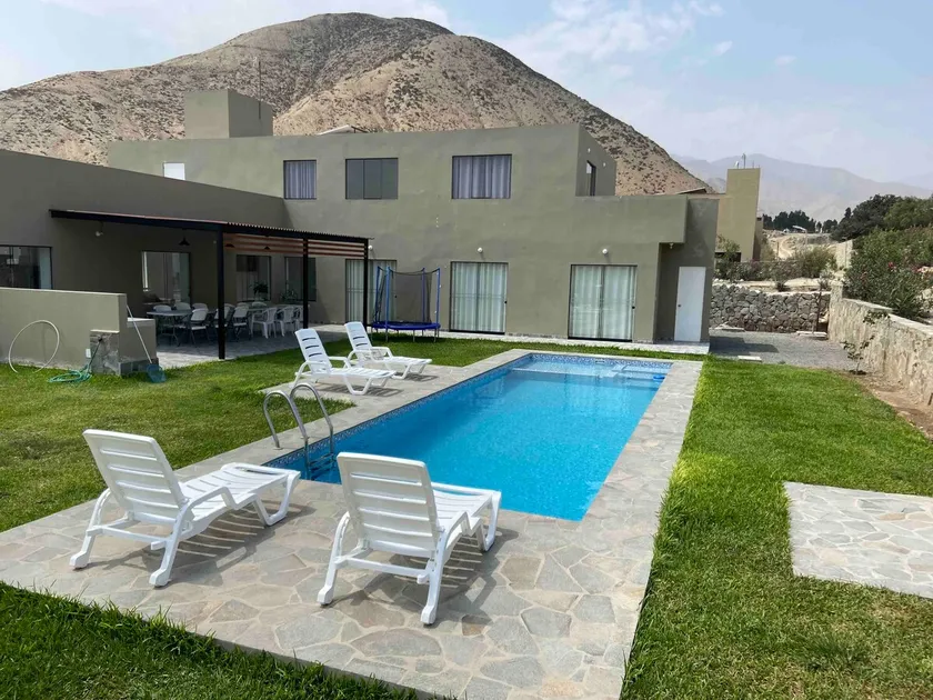 Country house with pool - Image 1