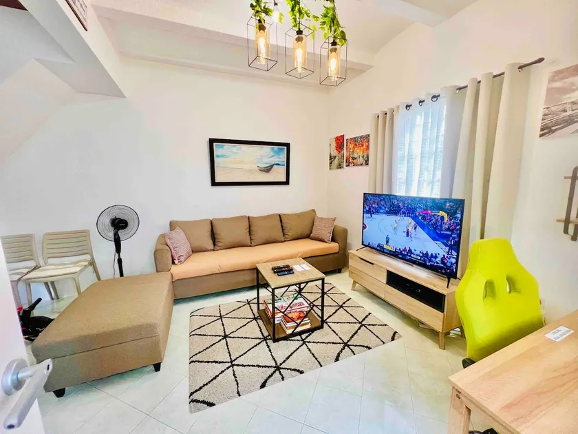 Awesome 2 bedrooms, living & dining area - Image 1