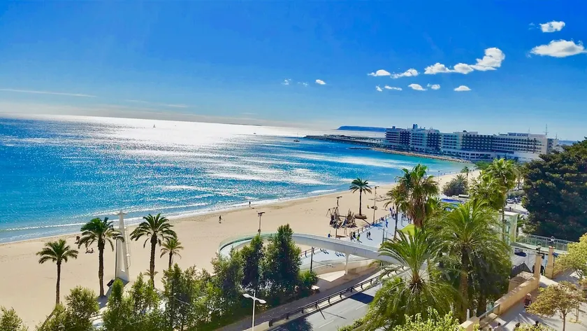 Deluxe lejlighed i den første linje af stranden i Alicante - Image 1