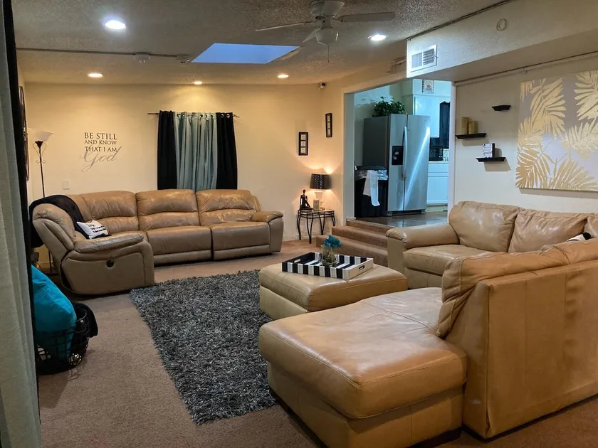 XL DALLAS HOME GROUPS WELCOME! Sleeps 23 /17 BEDS - Image 1