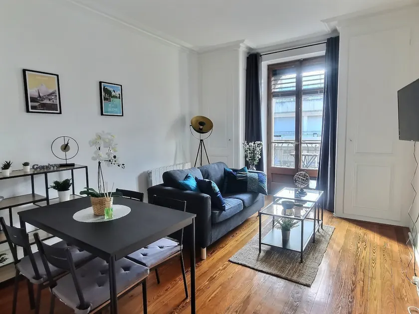 P&R 2 : 2 bedroom, Plainpalais - Image 1
