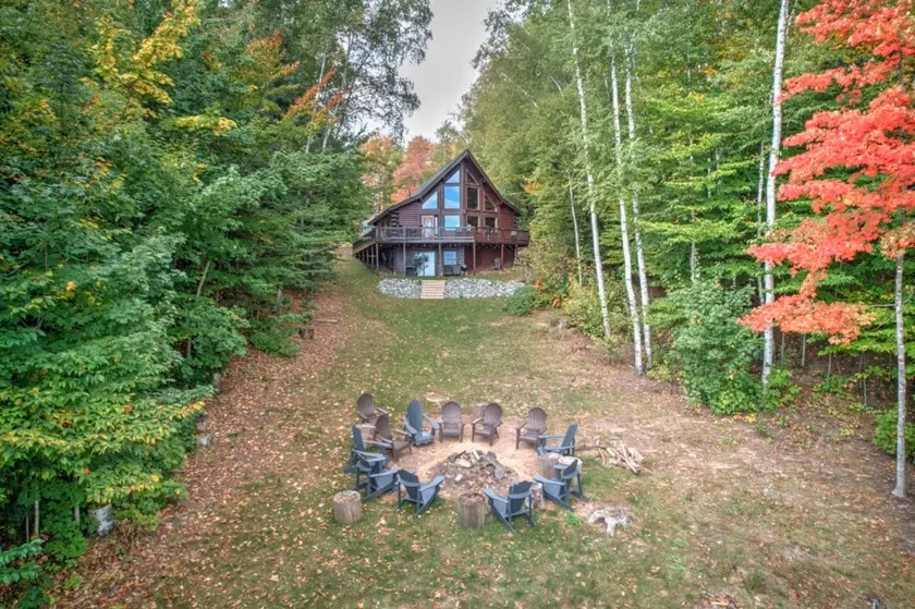 Log Home Luxury venter på den vestlige del af AuTrain Lake! Paddleboat og dock! - Image 1