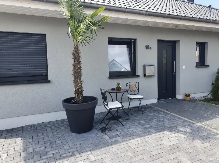 Quiet apartment with terrace - Image 1