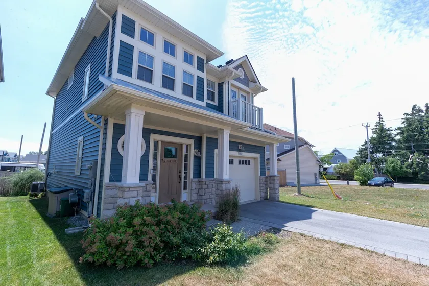 *5 Star Crystal Beach Lake Erie, Niagara Region, 3BR 10 min walk to beach, shops - Image 1