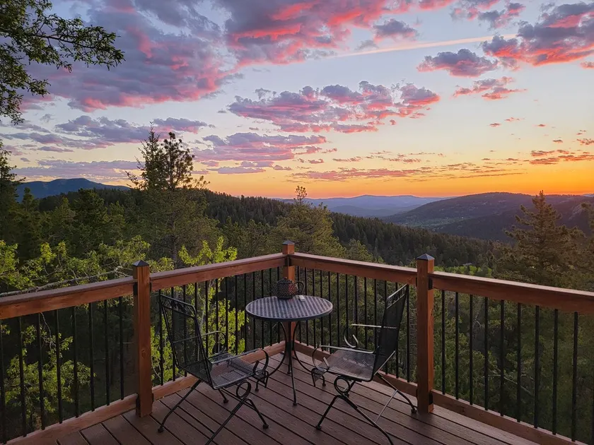 The Tree House - Cozy, mountain cabin - Image 1