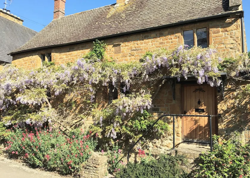 Idyllic & Perfectly Located 18th Century Cottage - Image 1
