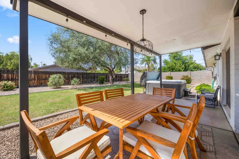 Central Location, Hot tub, Games, Cloud Couch - Image 1