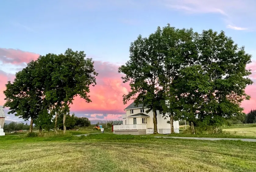 Large house on the Helgeland coast - Image 1