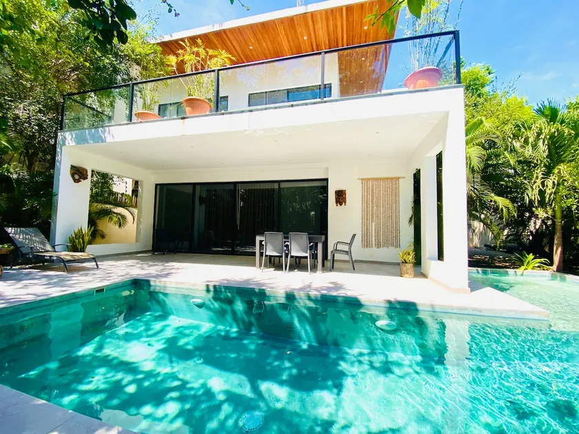 4BR Luxury Villa | Sleeps 12, Large Pool&Concierge - Image 1