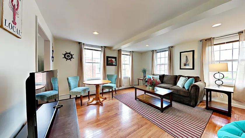Great Apartment in Prime Newport Location! - Image 1