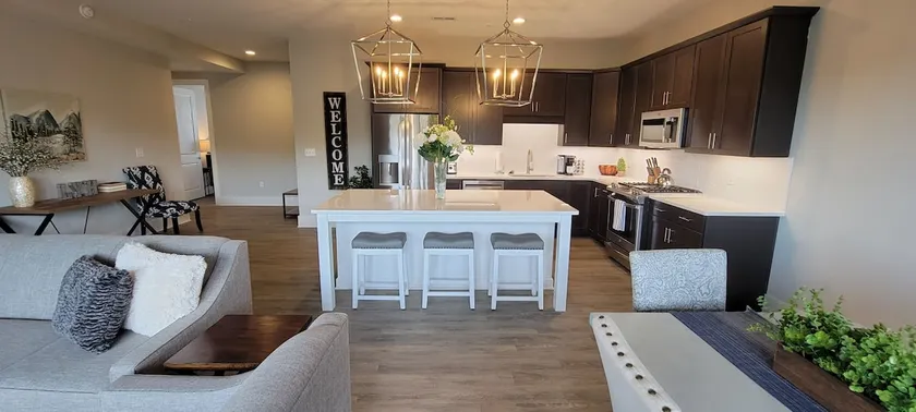 Insta-worthy views! 🤩 2 BR condo in DT Lynchburg - Image 1
