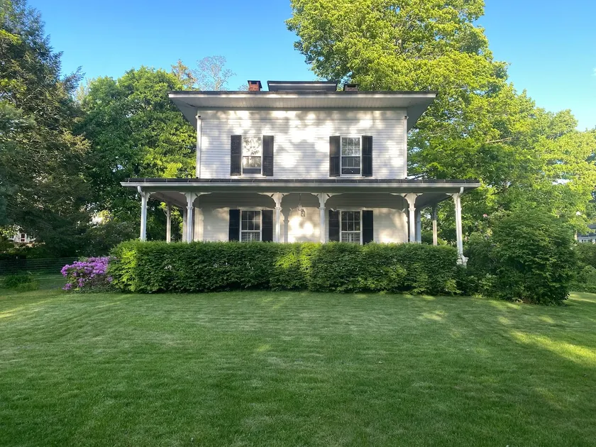 Private King suite w/ separate entry-Walk to Taft! - Image 1