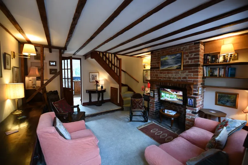 2 Bed Cottage beside Clare Castle & Country Park - Image 1