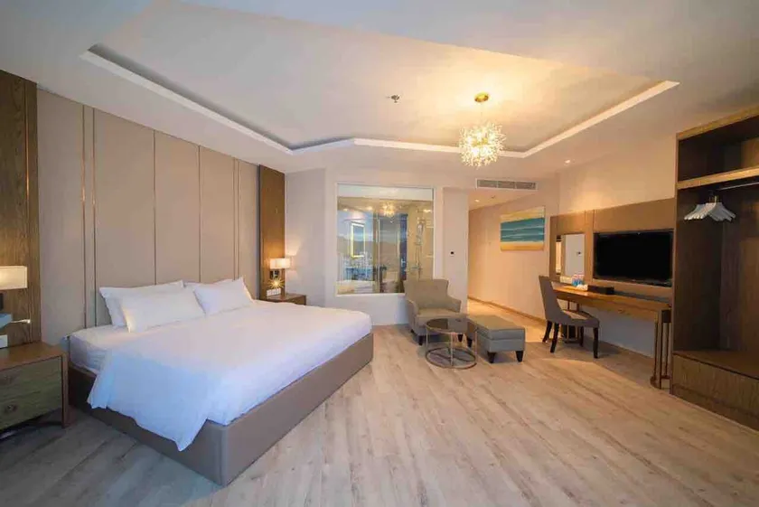 Cityview w/ Bathtub & Balcony, Central, Pool & Gym - Image 1