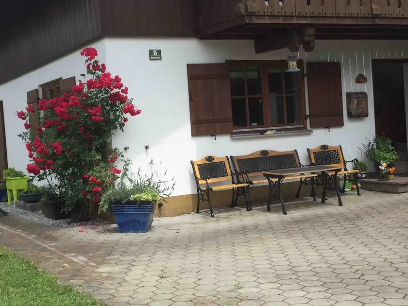 Sia's vacation home - Image 1
