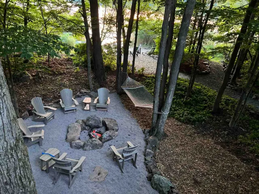 Lakefront Chalet with Private Beach and Hot Tub - Image 1