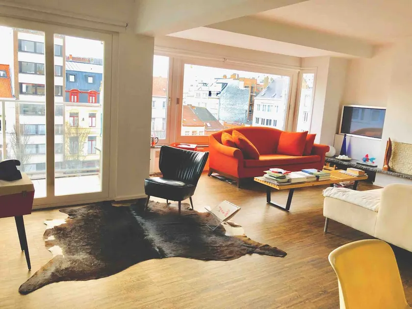 Spacious cozy design apartment in the city center. - Image 1