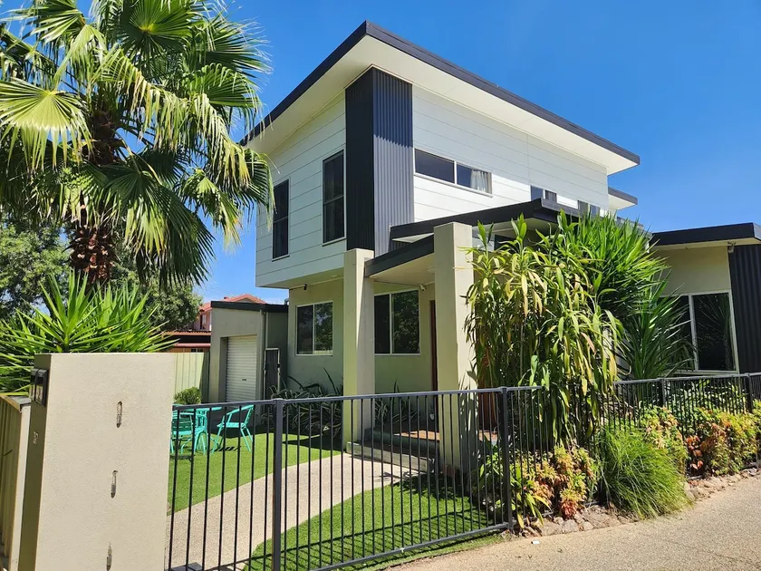 Beautiful large, modern property in central Albury - Image 1