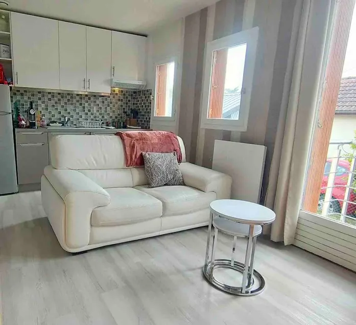 Maison avec sous sol indépendant et parking à 2km de Versailles - Image 1