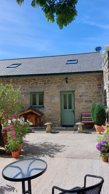 Wesley House Holidays - Choice of 2 Quirky Cottages in 4 private acres - Image 1