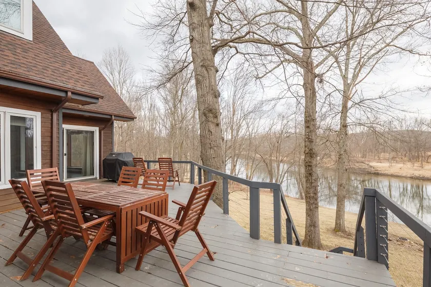 Waterfront Renovated Hudson Valley House & Barn - Image 1