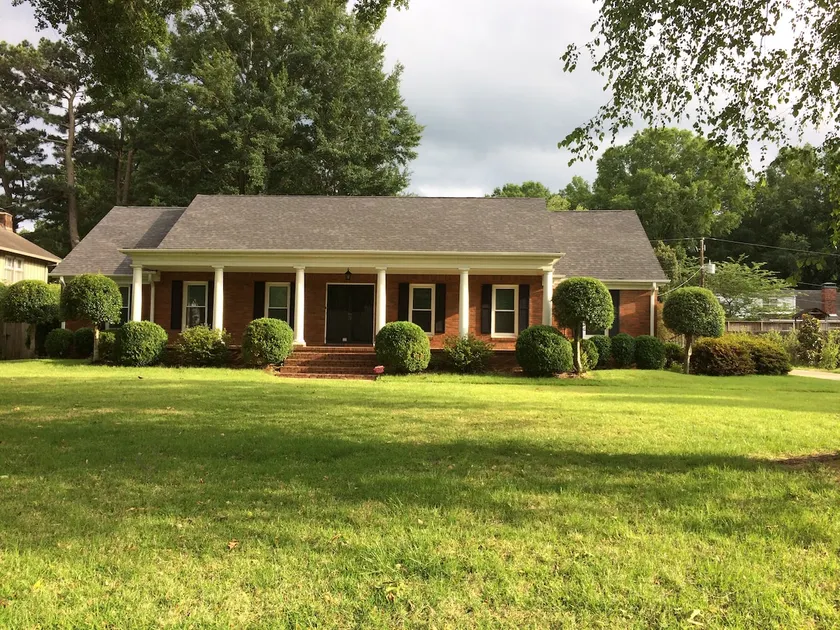 Film in Movie-East Memphis Quiet Large 5 BR,3 Bath,10 beds with King sleeps 14 - Image 1