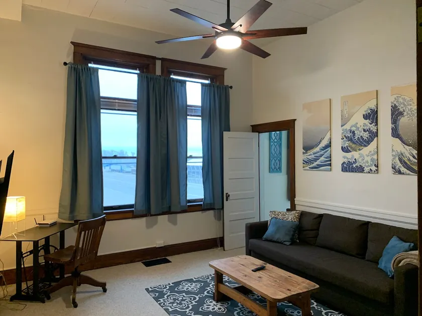 Spacious One Bedroom Apartment on Hugo Main Street - Image 1
