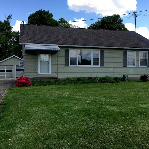 Comfy and homey like grandmas, fenced yard - Image 1