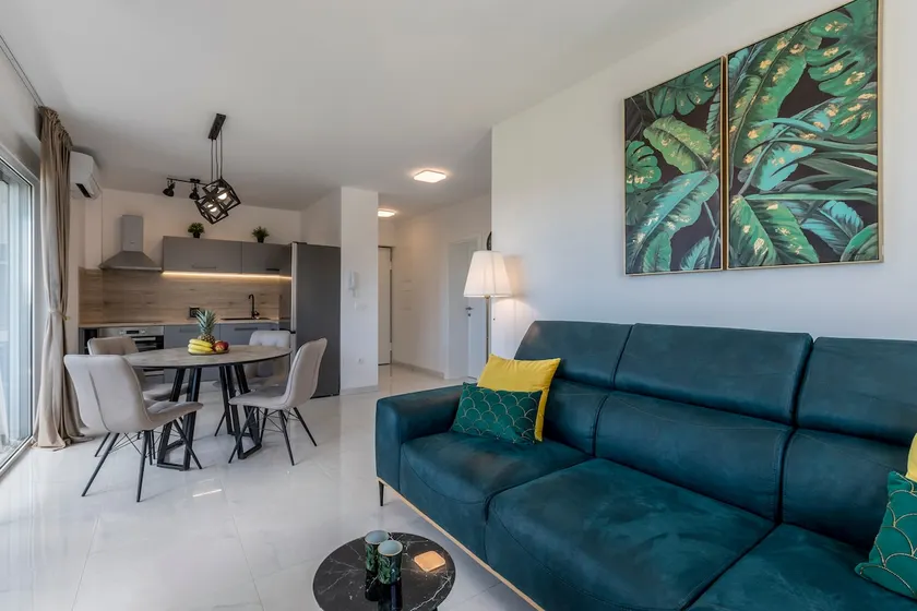 Coco maison apartment with large terrace - Image 1