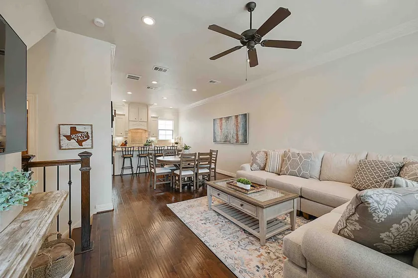 Northgate Nest Cozy & Convenient 2BR 3BA Office Steps from A&M - Image 1