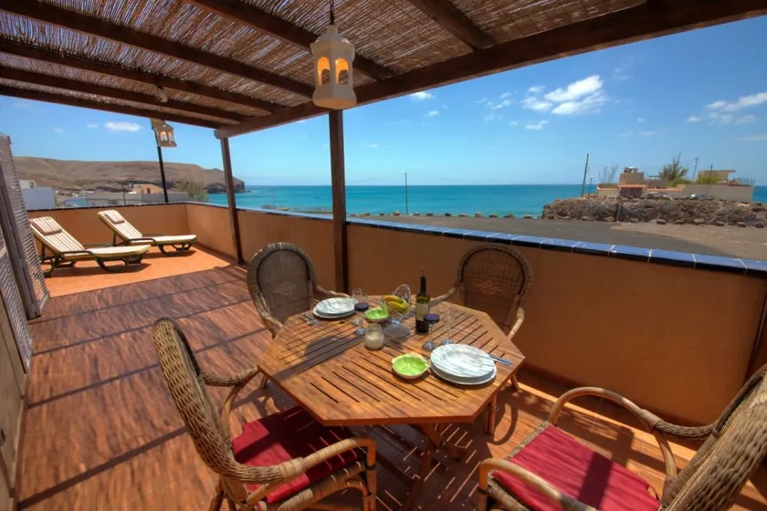 Apartment right on the sea in a small fishing village - Image 1