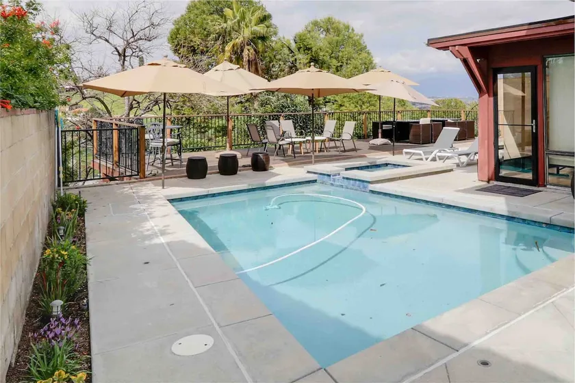 LA Retreat W/Pool, Spa & Sauna - Image 1