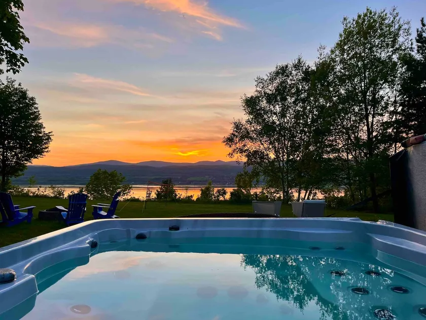 Peaceful oasis: hot tub, river view, fireplace - Image 1