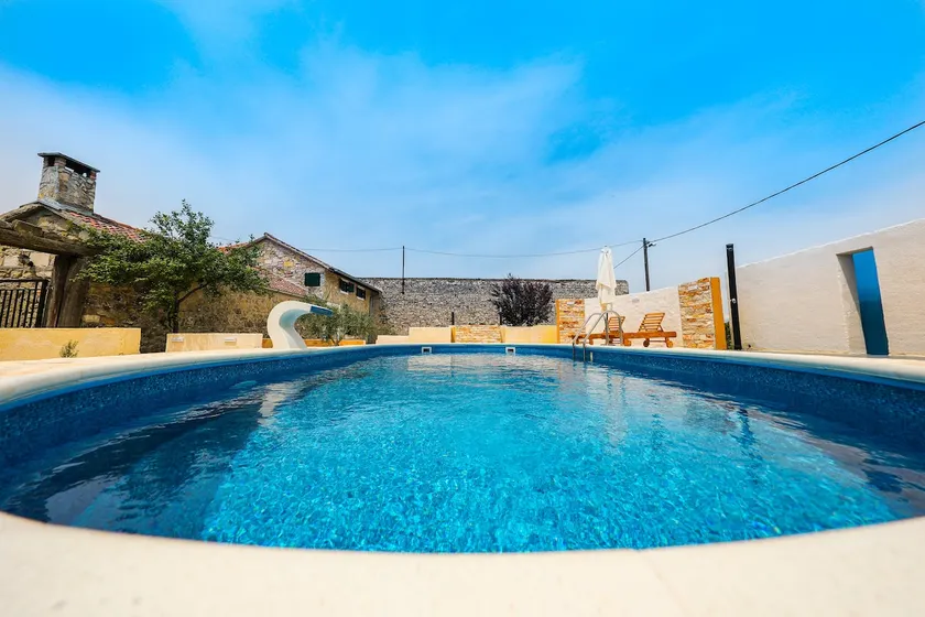 Rustic Holiday House With Private Pool - Image 1