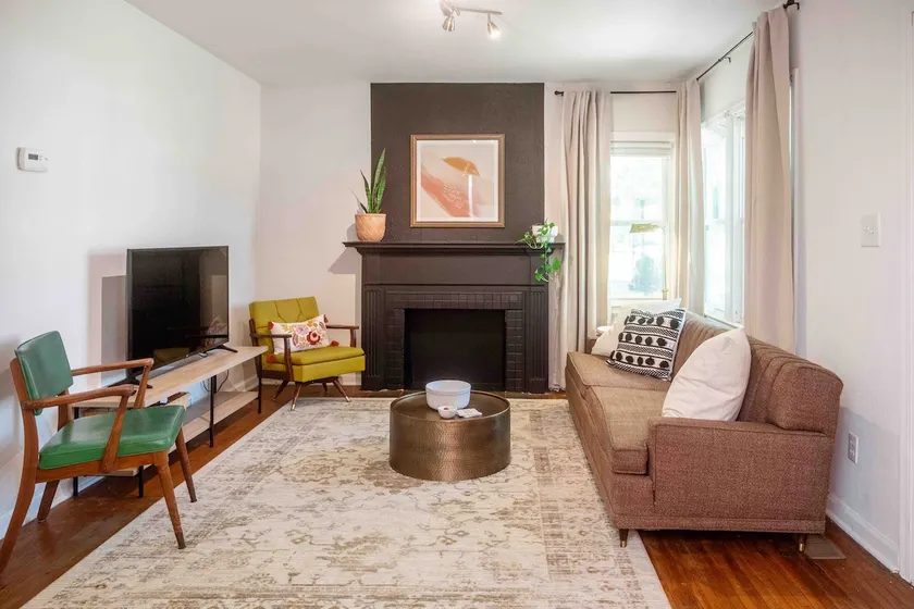 Cozy Home 5 Mins to Downtown | 2 Mins to Friends U - Image 1