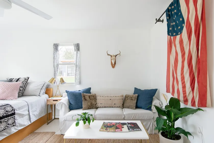Cozy East Nashville Cottage with Relaxed Southern Style - Image 1