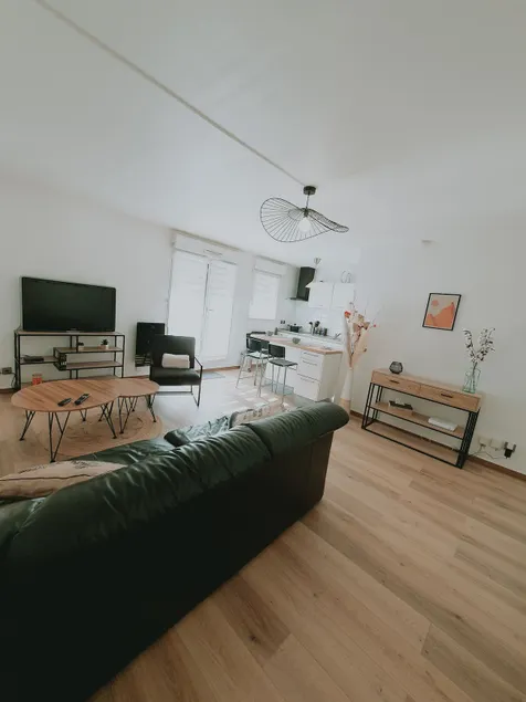 Comfortable apartment with terrace - Image 1