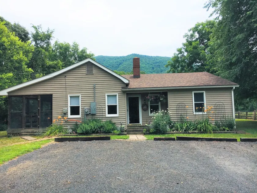 Cowpasture River front cottage on a 350 acre farm. - Image 1