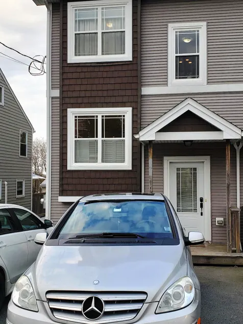 Cozy 2BR Home Near Downtown Halifax w Free Parking - Image 1