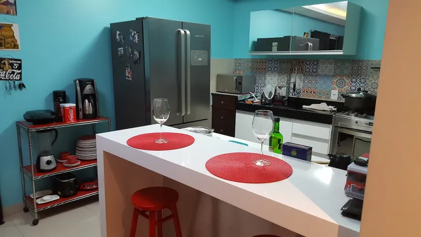 3-bedroom townhouse (1 en-suite), 2 bathrooms, barbecue area - Image 1