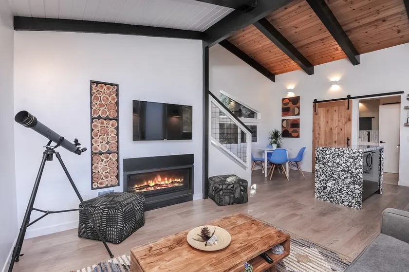 Hilltop Boulder Shack | Hot Tub · King Bed · Views - Image 1