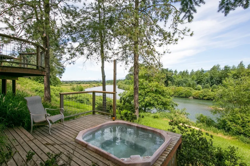 Relaxing Riverfront Cabin - Image 1