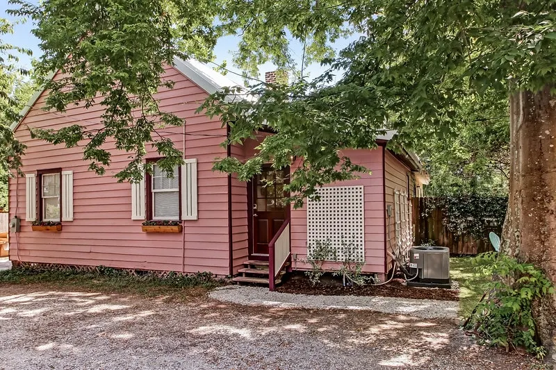 2BR Historic Cottage | 4 blocks to Forsyth Park - Image 1