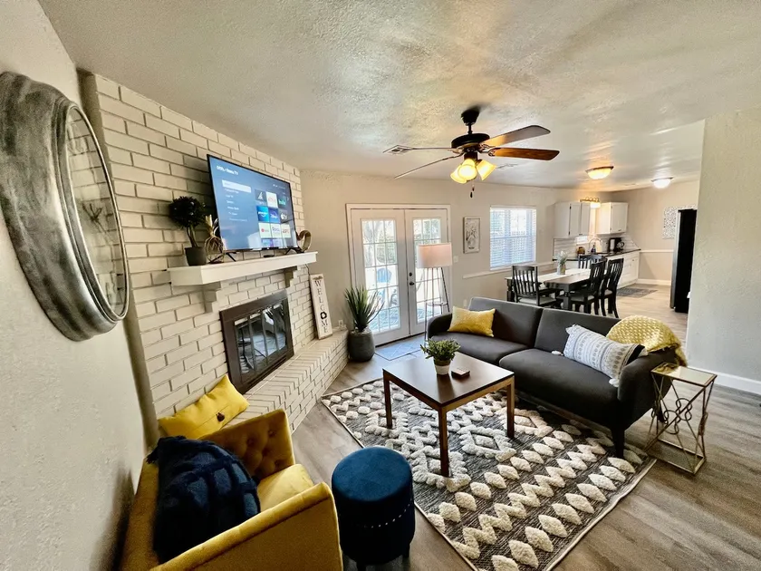 Relaxing Retreat - 3br, 2 bth w/ large fenced yard - Image 1