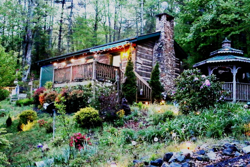 The Cozy Cabin Getaway-Peaceful Mountain Retreat - Image 1