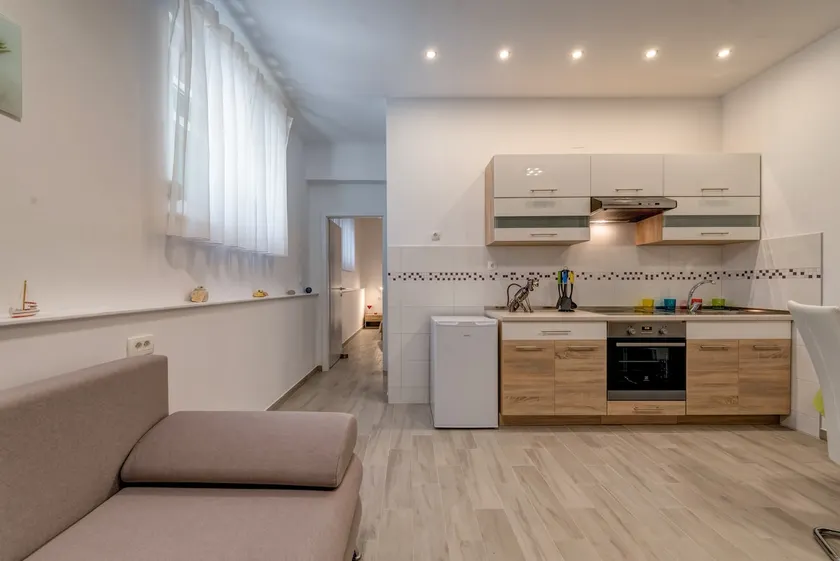 Temple Luxury Apartments 3 (private parking spot) - Image 1
