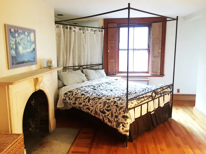 It's a charming Boston townhouse! - Image 1