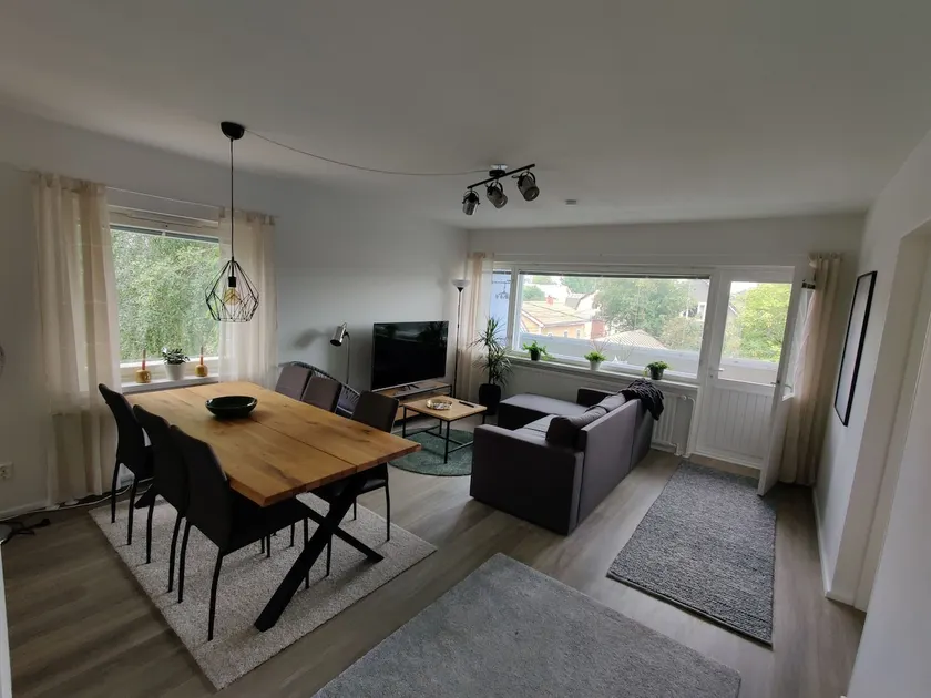 Bright apartment with a loft - Image 1