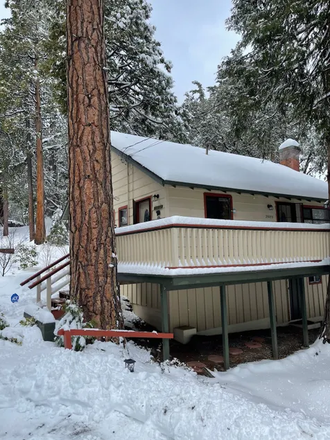 Pine Nest Cottage relaxing getaway 5 Min. to town - Image 1