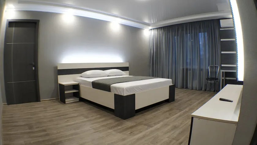 A stylish 2-bedroom apartment in the center of Kryvyi Rih - Image 1